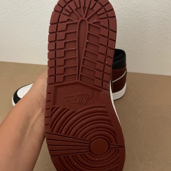 Nike Men's Jordan 1 Mid SE White/Dark Pony-Black (HF3216 102) Sneakers Sz 9 - Picture 7 of 9